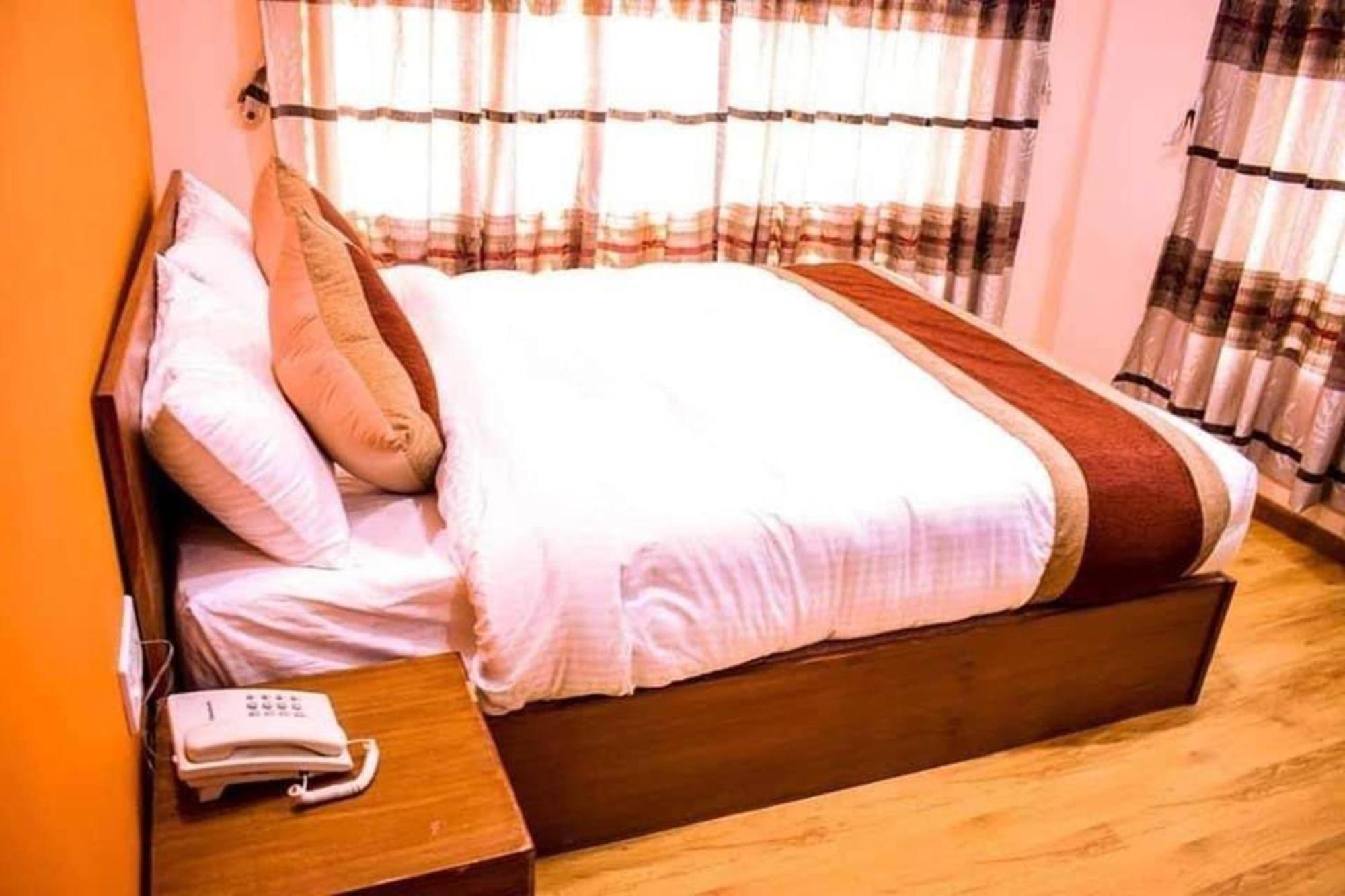 Kathmandu Peace Hotel Экстерьер фото